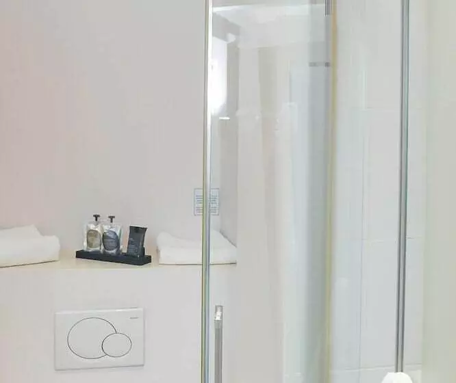 スタンダードトリプルルーム, The Originals Boutique La Villa Ouest & Spa