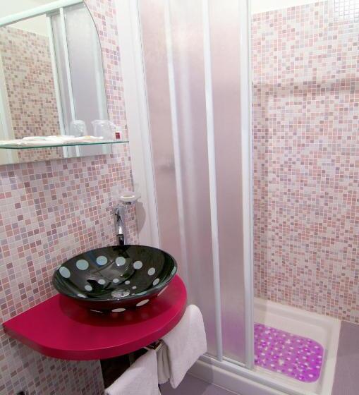 标准单人间, Velus