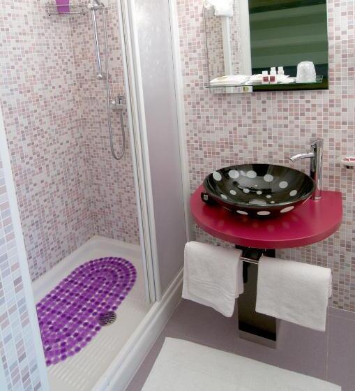 标准三人间, Velus