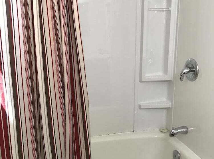 غرفة قياسية ثلاثية, River Mist Inn