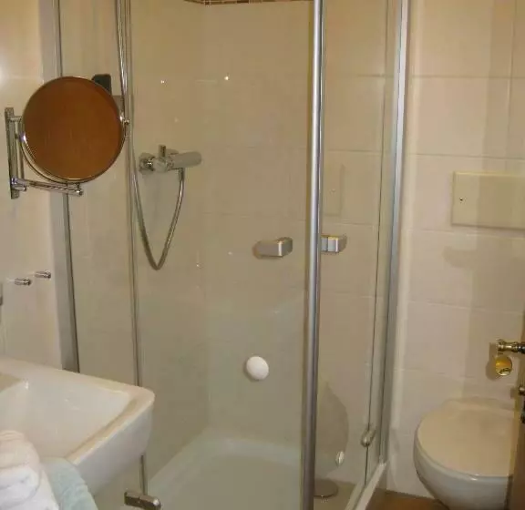 اتاق استاندارد, Tourist Hotel Boehm