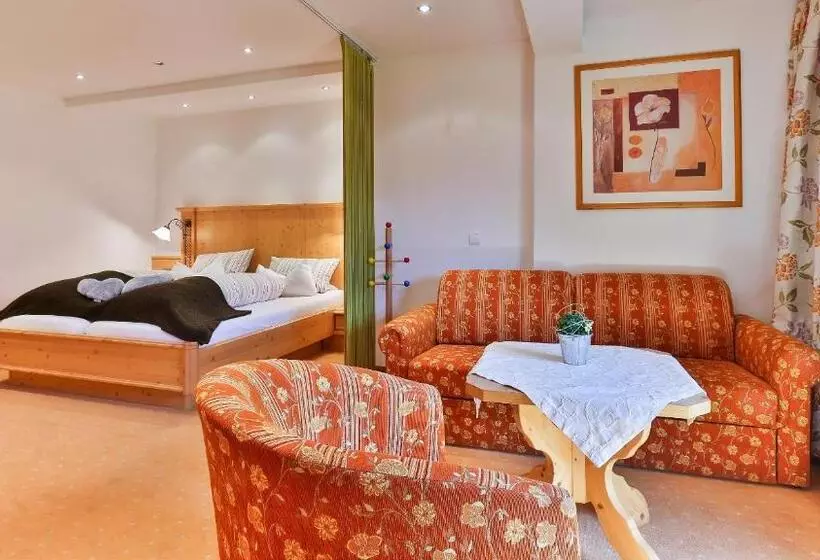 اتاق سوپریور, Tourist Hotel Boehm