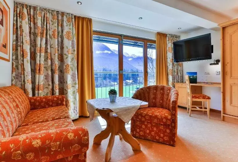 اتاق سوپریور, Tourist Hotel Boehm