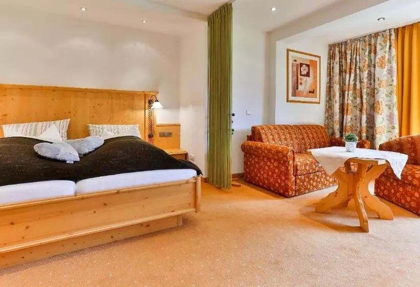 اتاق سوپریور, Tourist Hotel Boehm