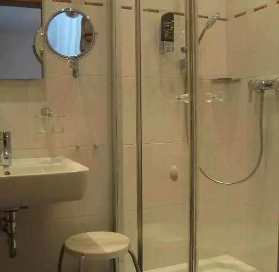 اتاق راحتی, Tourist Hotel Boehm