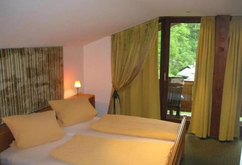 اتاق استاندارد سه نفره, Tourist Hotel Boehm