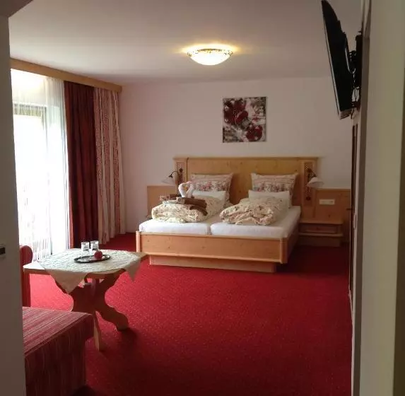 استودیو استاندارد با چشم‌انداز, Tourist Hotel Boehm
