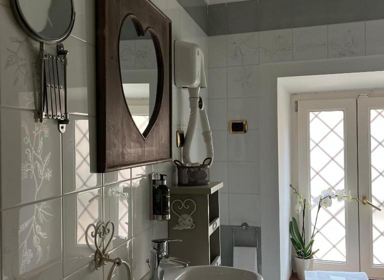 이코노미 룸, Villa Euchelia