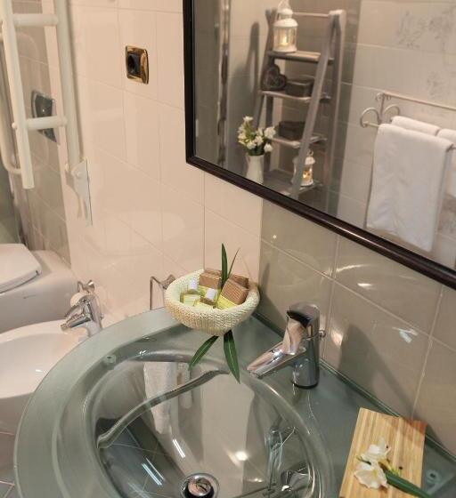 스탠다드 트리플 룸, Villa Euchelia