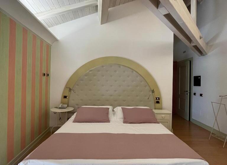 디럭스 트리플 룸, Villa Euchelia