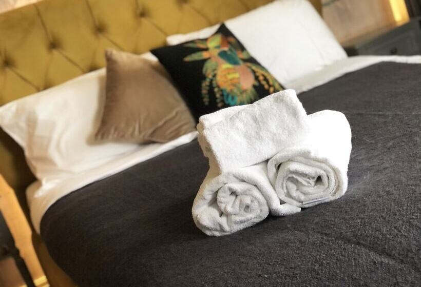 Номер Deluxe, The Hive At Poppi Red