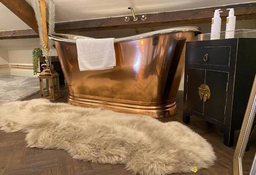 Люкс Повышенной Комфортности, The Hive At Poppi Red