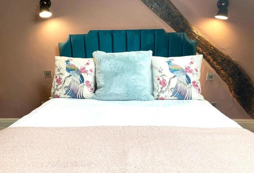 Номер Deluxe, The Hive At Poppi Red