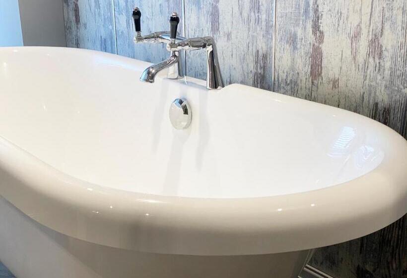 Номер Deluxe Кровать Кинг, The Hive At Poppi Red