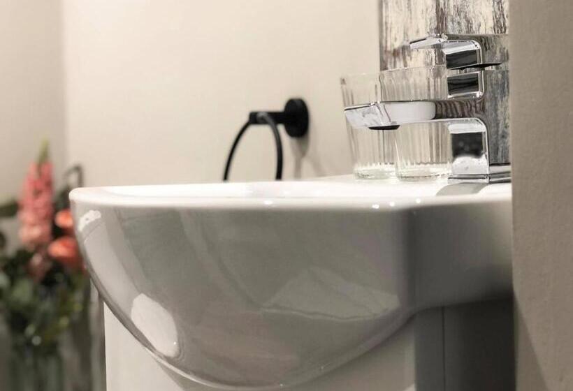 Номер Стандарт, The Hive At Poppi Red