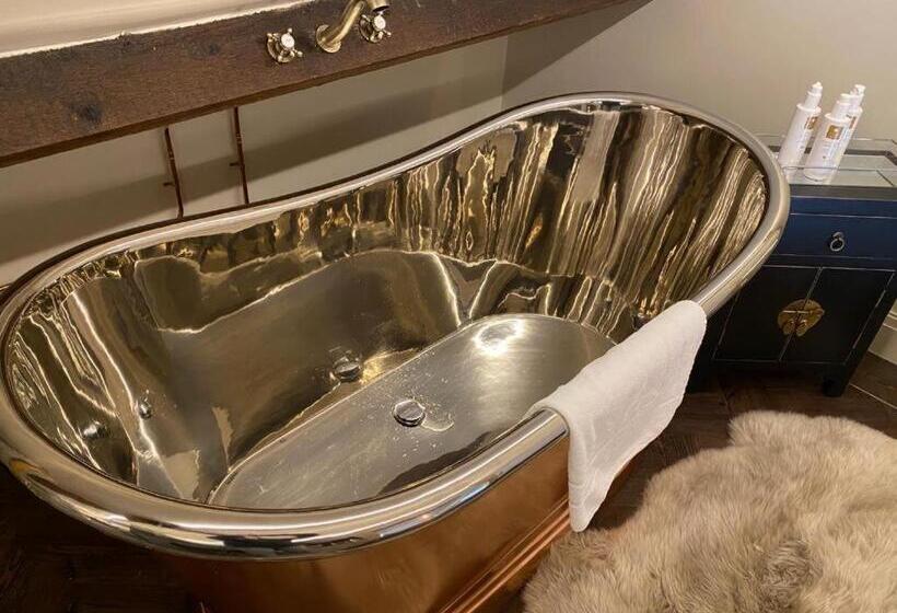 Люкс Повышенной Комфортности, The Hive At Poppi Red