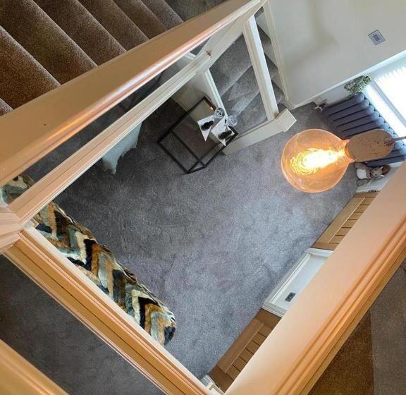 Люкс Повышенной Комфортности, The Hive At Poppi Red