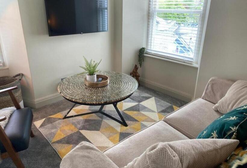 Люкс Повышенной Комфортности, The Hive At Poppi Red