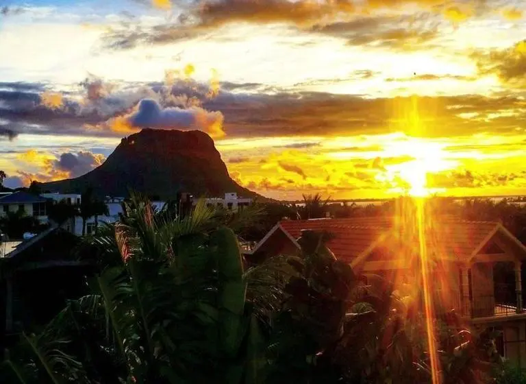 استودیوی استاندارد با چشم‌انداز دریا, Surf House
