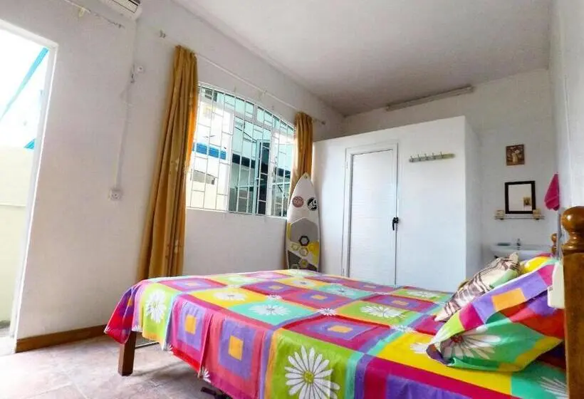 اتاق استاندارد, Surf House