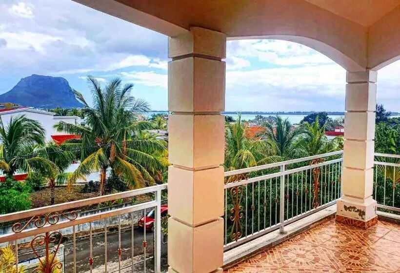 اتاق استاندارد با چشم‌انداز کوهستان, Surf House