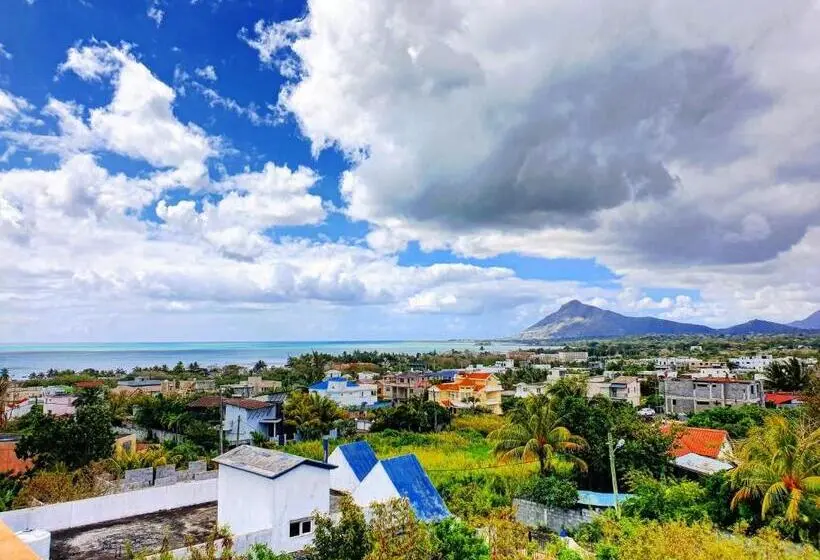 اتاق استاندارد با چشم‌انداز کوهستان, Surf House