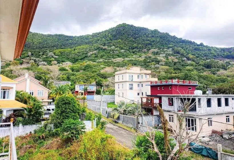 اتاق استاندارد با چشم‌انداز کوهستان, Surf House