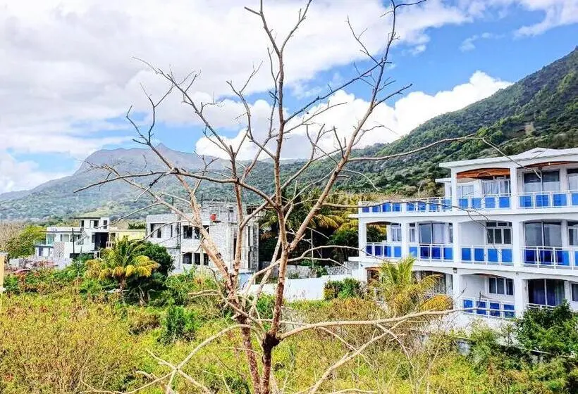 اتاق استاندارد با چشم‌انداز کوهستان, Surf House
