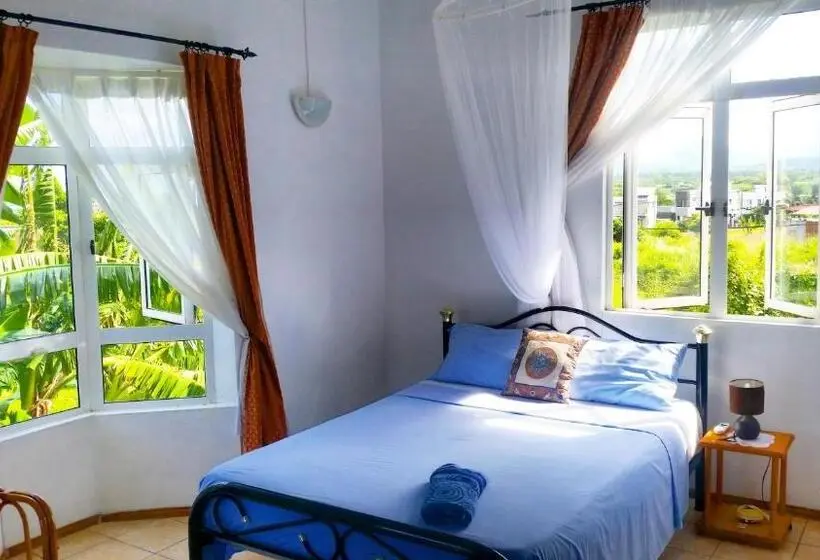 آپارتمان 2 خوابه, Surf House