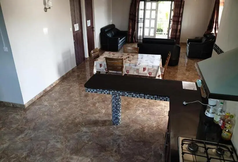 اتاق استاندارد با چشم‌انداز کوهستان, Surf House