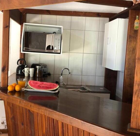 بنجلو عائلى, The Vineyard View