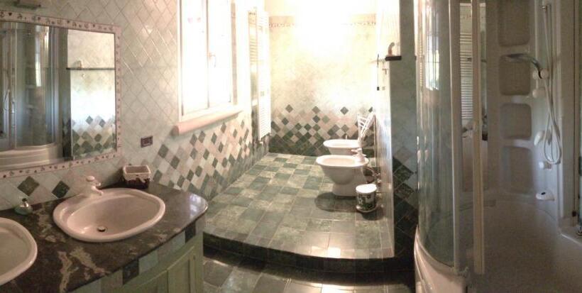 اتاق استاندارد سه تخته با سرویس بهداشتی مشترک, Villa Mari