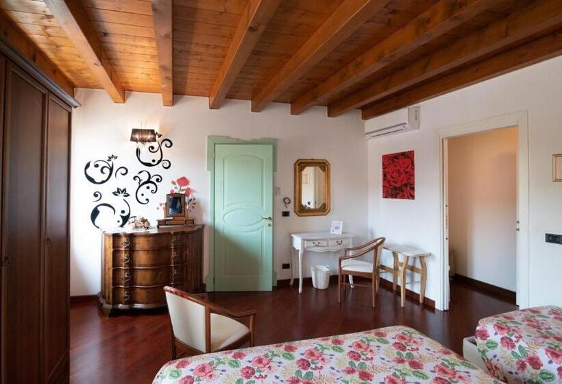 اتاق استاندارد سه نفره, Villa Mari