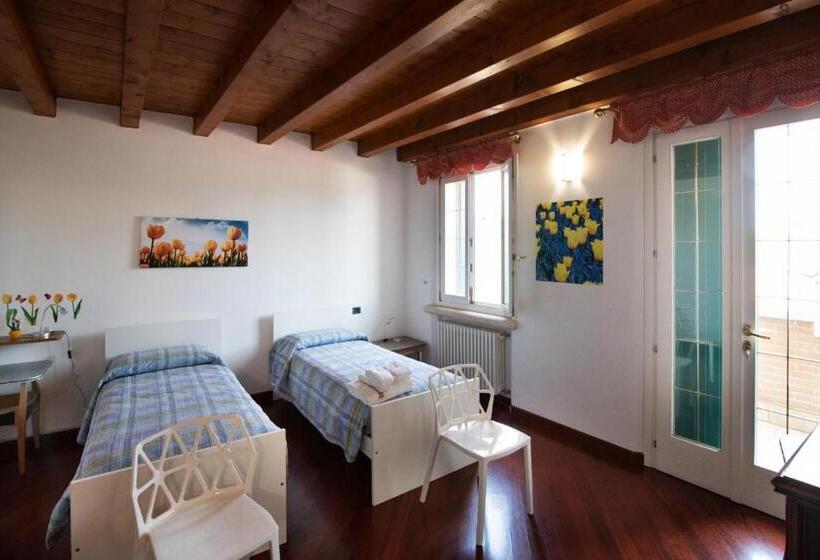 バス共有のスタンダードルーム, Villa Mari