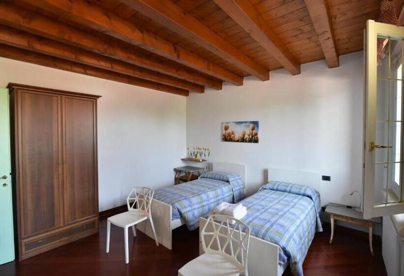 バス共有のスタンダードルーム, Villa Mari