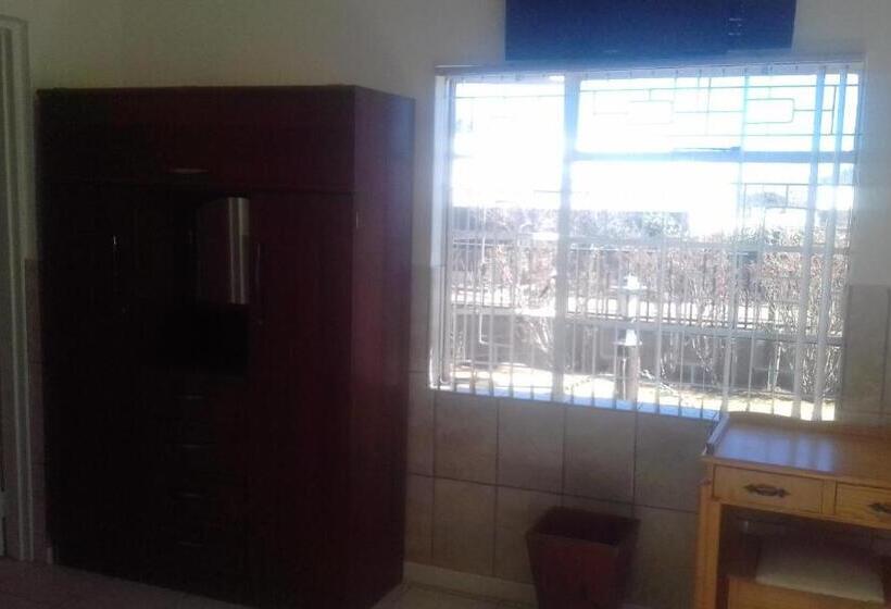 スタンダードルーム, Breaking Dawn