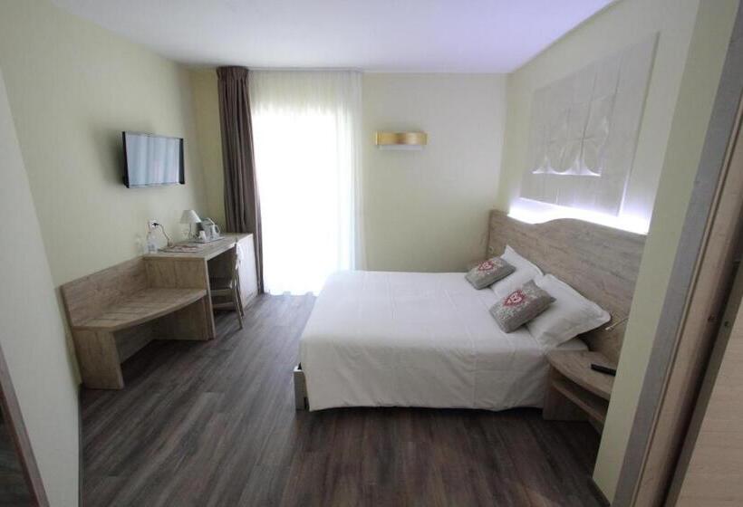 غرفة قياسية ثلاثية مزودة بشرفة, Il Viottolo Rooms And Breakfast