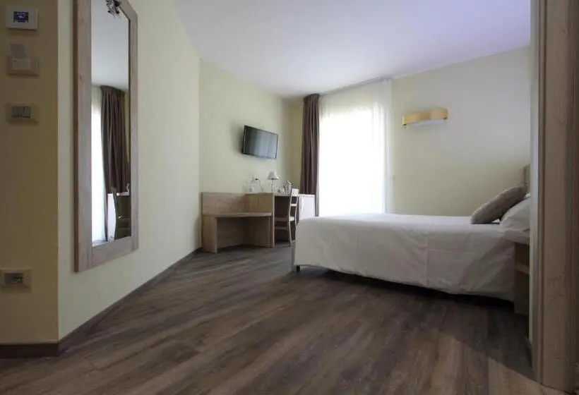 バルコニー付きスタンダードトリプルルーム, Il Viottolo Rooms And Breakfast