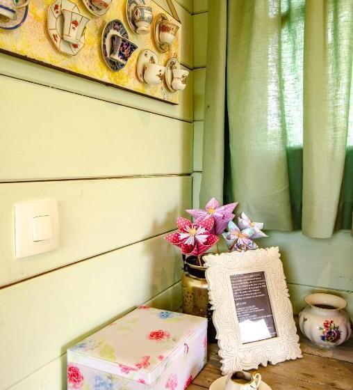 غرفة عائلية مطلّة علي الحديقة, La Roulotte De La Villa Des Chouettes