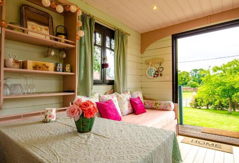 غرفة عائلية مطلّة علي الحديقة, La Roulotte De La Villa Des Chouettes