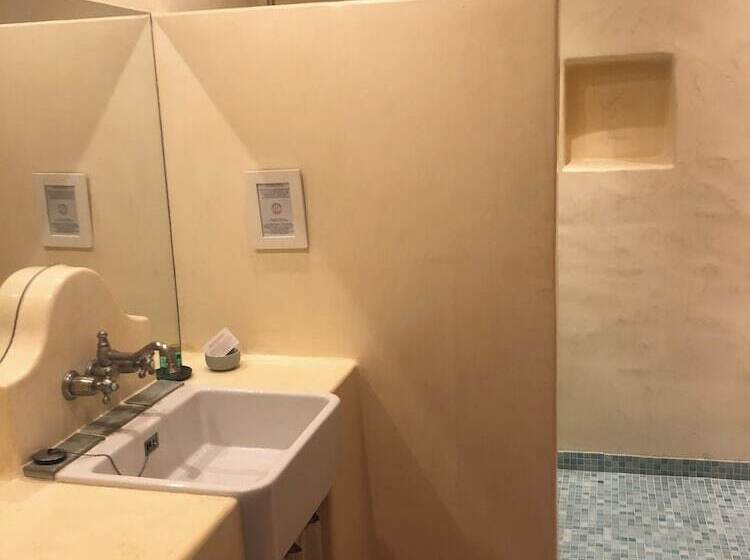 חדר דלוקס, La Tour De Cause