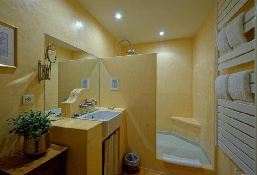 חדר דלוקס, La Tour De Cause