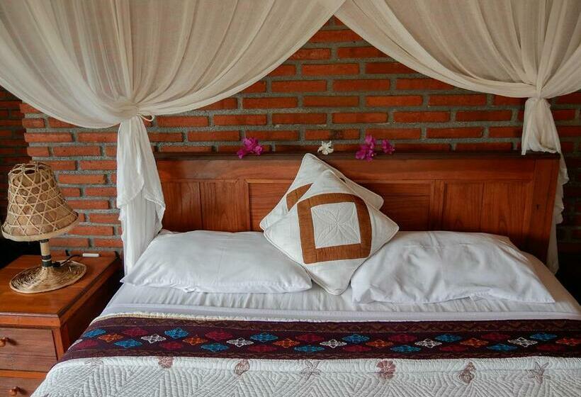 스탠다드 방갈로, Embang Homestay
