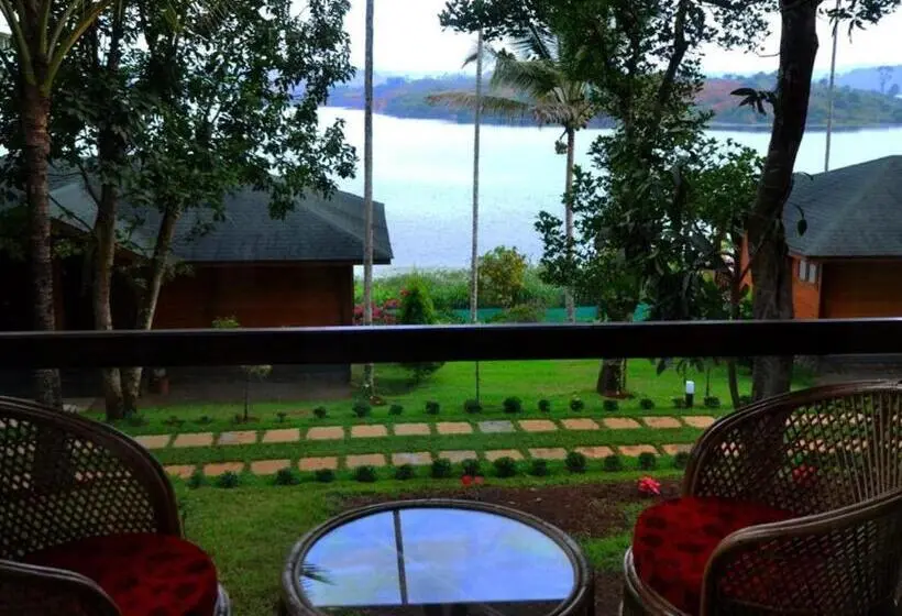 スタンダードトリプルルーム, Room In Guest Room   Lakerose Wayanad Resort   Superior Lake View