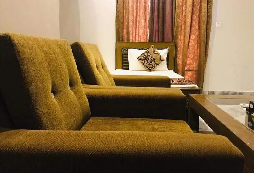 اتاق لوکس, Pakeeza One