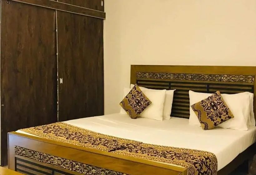 اتاق لوکس, Pakeeza One