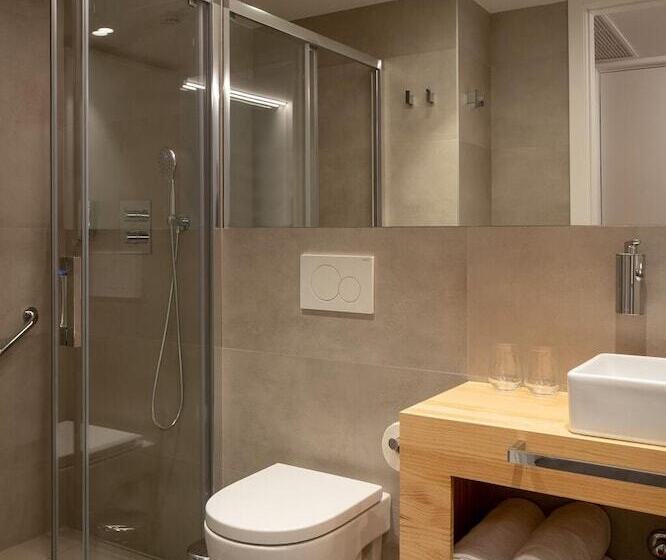 家庭间, Cristina Enea Rooms