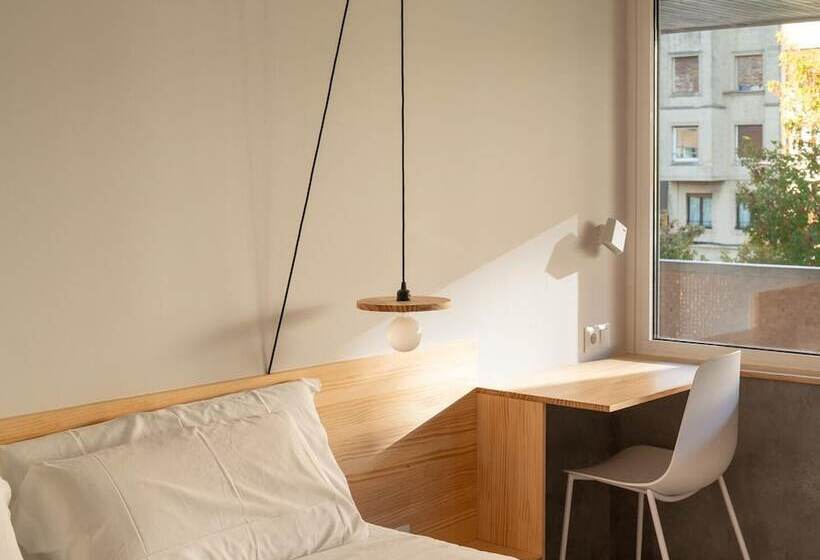 家庭间, Cristina Enea Rooms