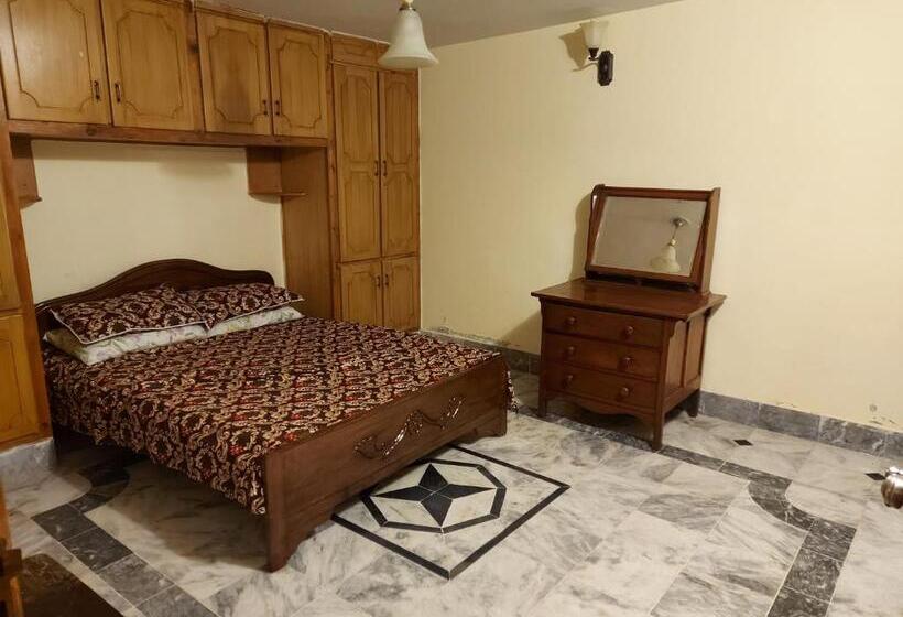 اتاق استاندارد با چشم‌انداز کوهستان, Shahrukh Heights
