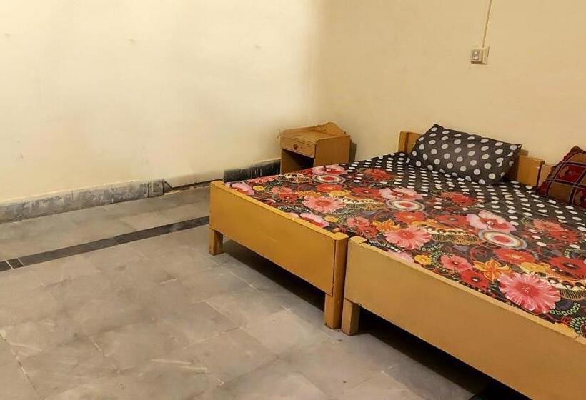 سوئیت با بالکن, Shahrukh Heights